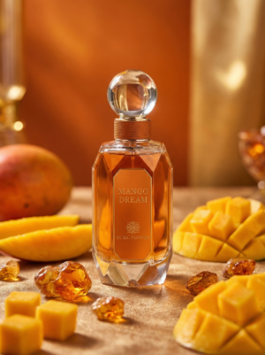 MANGO DREAM – Dubai Flower est une fragrance exotique, florale et gourmande mêlant gingembre, citron, mangue, fleurs blanches, réglisse, ambre et une base fondante de châtaigne, vanille, caramel et musc. Un parfum solaire, moderne et addictif, écrit dans un style résolument haute couture.